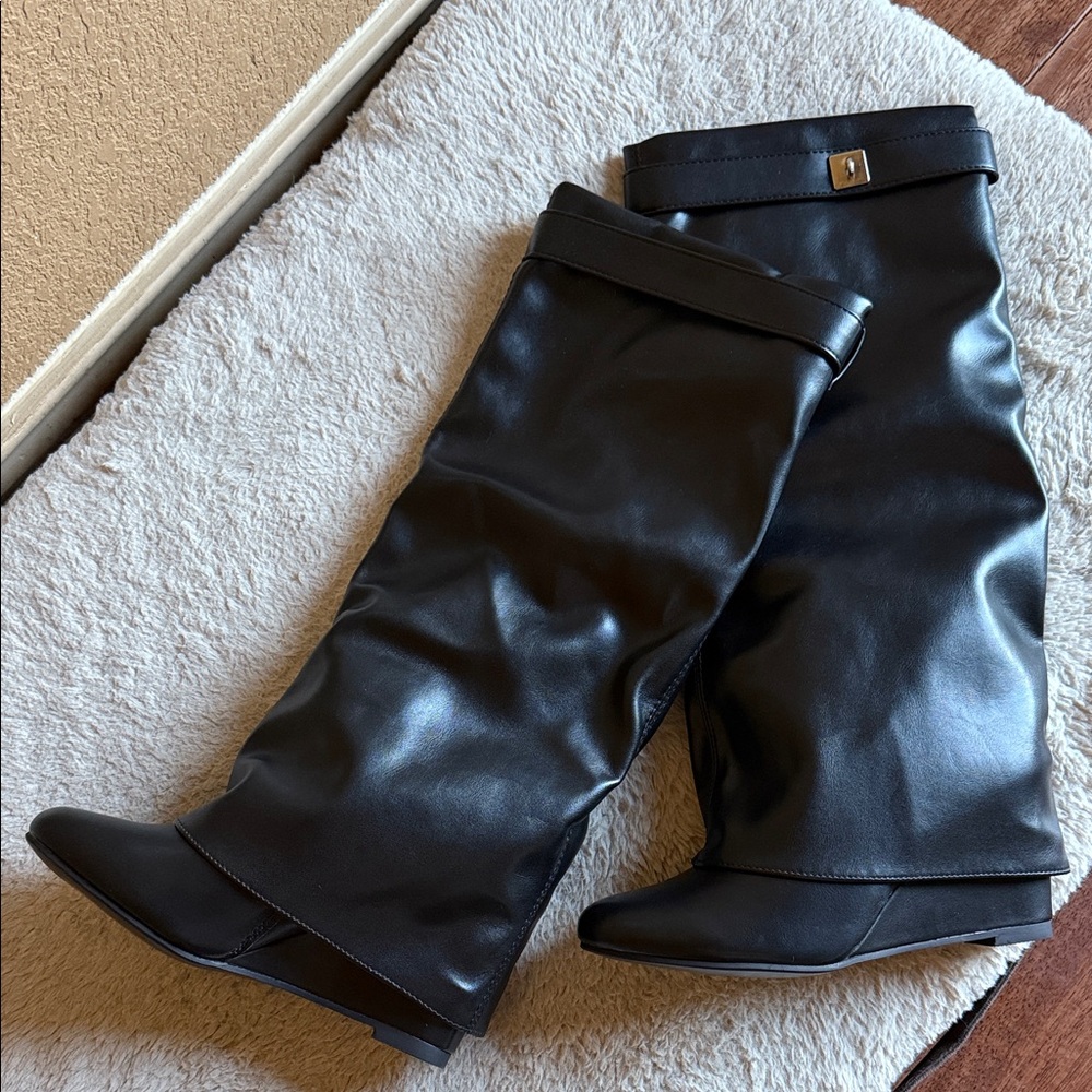 Chic Women’s booties new in box for only $15